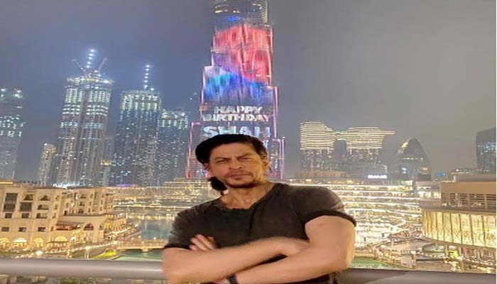 WATCH! King Khan Shah Rukhs birthday celebration at Burj Khalifa