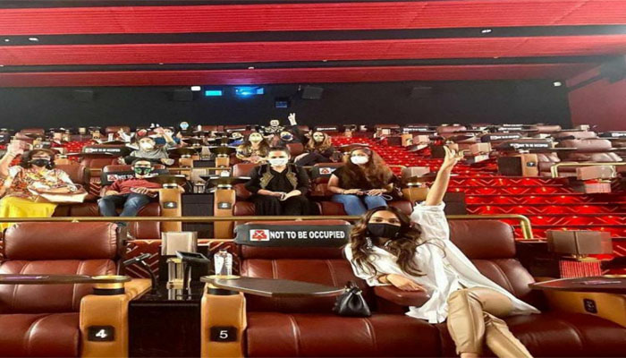 Kiara Advani watches Indoo Ki Jawani with family at theatre, says the experience was surreal