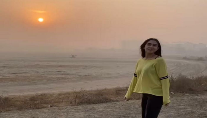 Sara Ali Khan enjoys a stunning sunrise on the sets of Atrangi Re; take a look