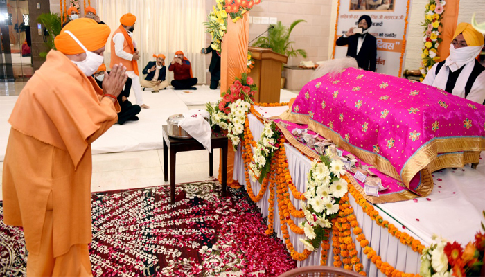 Yogi announces Sikh gurus’ history will be included in UP school syllabus