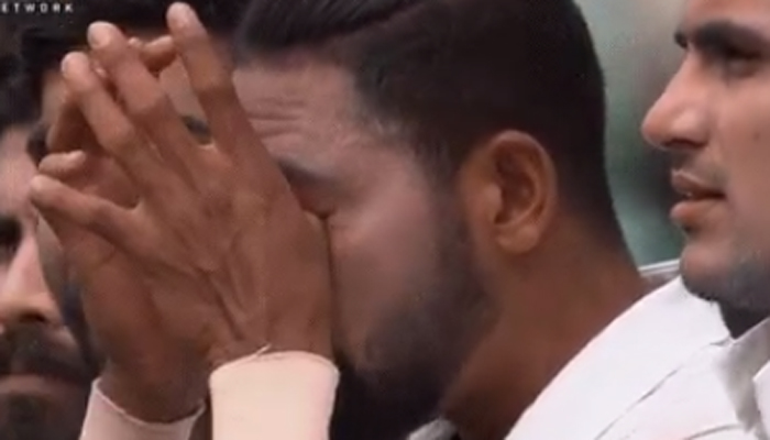 Mohammed Siraj breaks down in tears while singing national anthem in Sydney Test