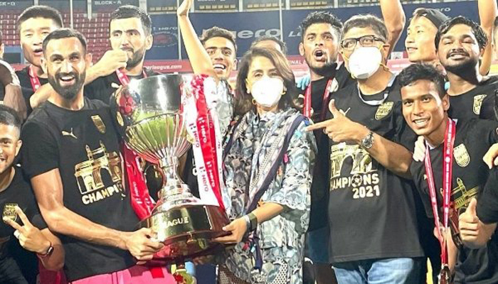 Ranbir Kapoors Mumbai City FC wins ISL 2020-21; Neetu Kapoor lifts cup
