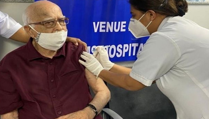 Senior BJP Leader Lal Krishna Advani receives first dose of COVID Vaccine