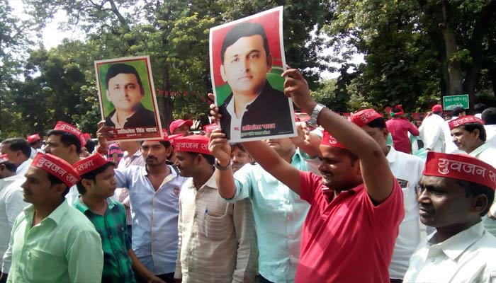 Akhilesh Yadav supporters protest