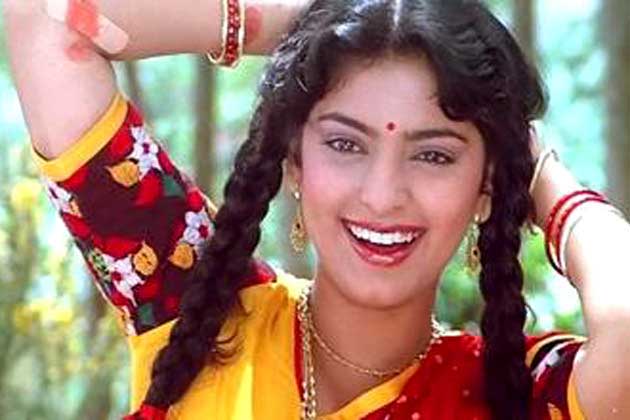 Juhi playing 'Gaon ki Gori' in Qyamat se Qyamat Tak