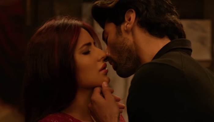 PHOTOS: Top 10 kissing scenes of Bollywood in 2016