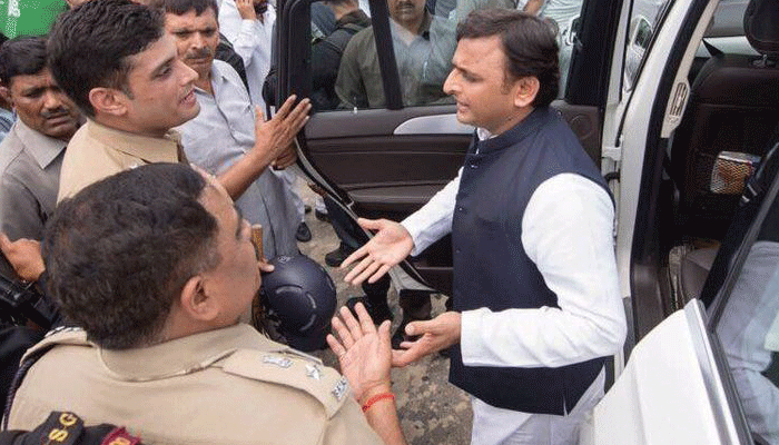 Unnao Police detains SP Chief Akhilesh Yadav at Lko-Agra Expressway