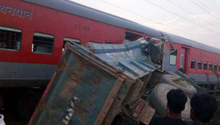 Uttar Pradesh: 8 coaches of Kaifiyat Express derail; 74 injured