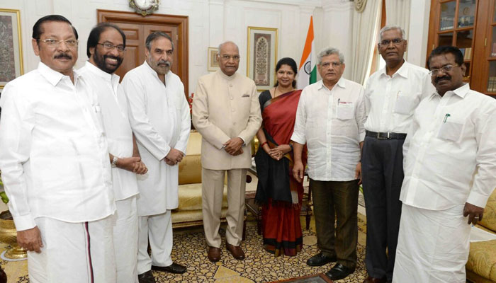Opposition seeks Tamil Nadu floor test, meets President