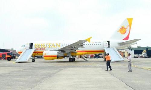 Kolkata | Smoke in a Bhutan flight leads to evacuation of passengers