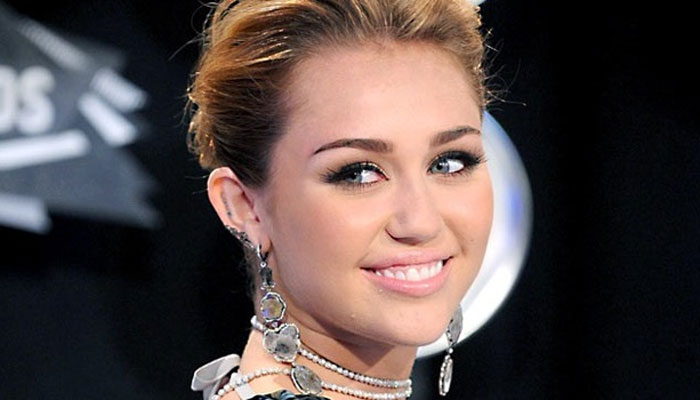 Hurricane Harvey | Miley Cyrus donates $500,000 to help victims