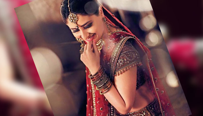 Kareena to flaunt Raghavendra Rathores new bridal line