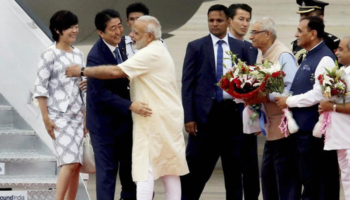 PM Modi breaks protocol, goes on a roadshow with Shinzo Abe