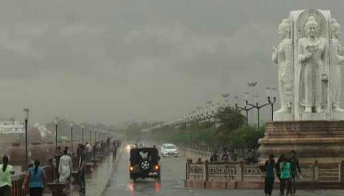Overnight rains, breeze bring relief in the nawabi city