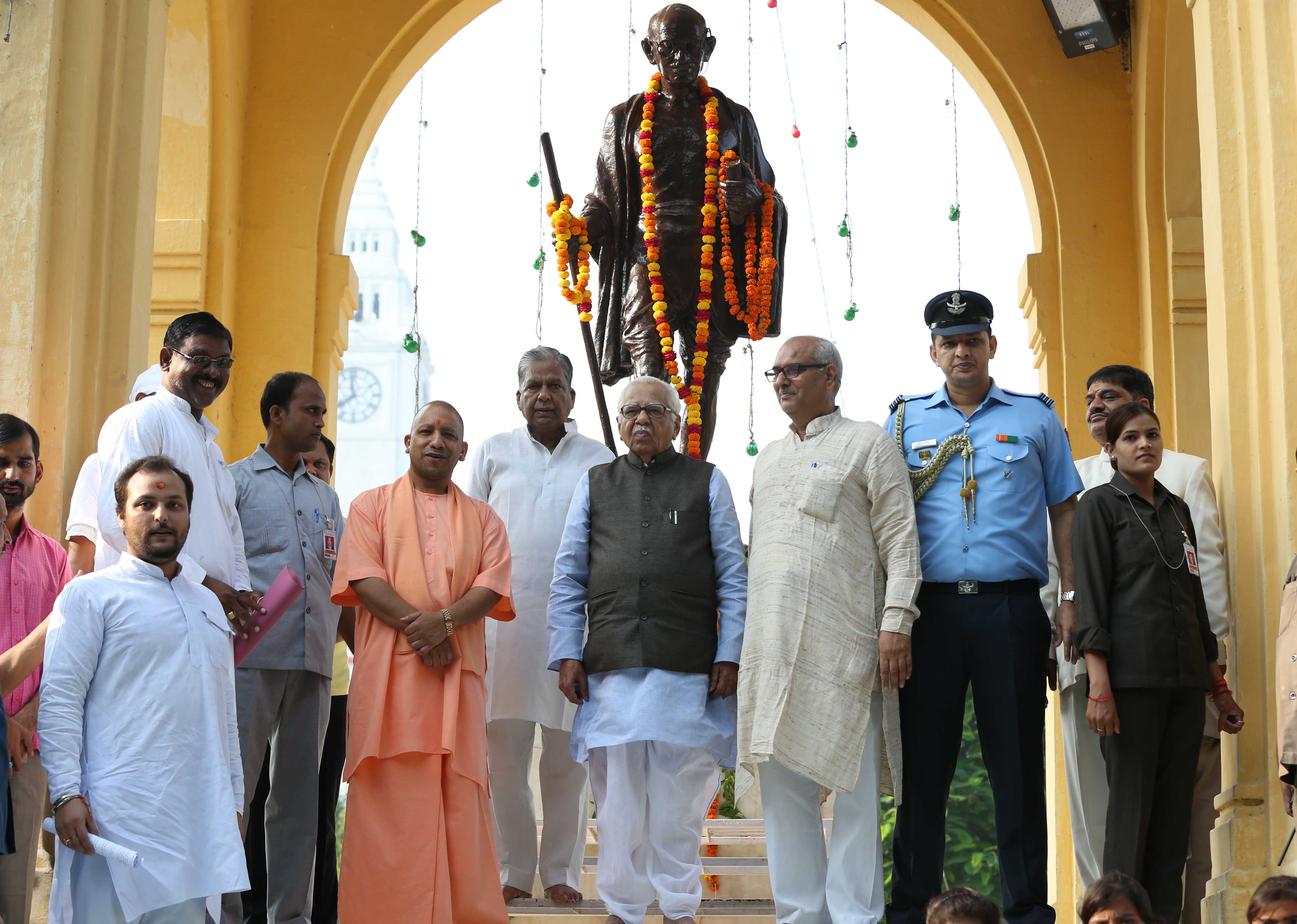CM Yogi Adityanath, Governor Ram Naik pay tribute to Mahatma Gandhi