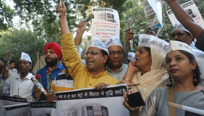 AAP protest against Metro fare hike at Union Ministers residence