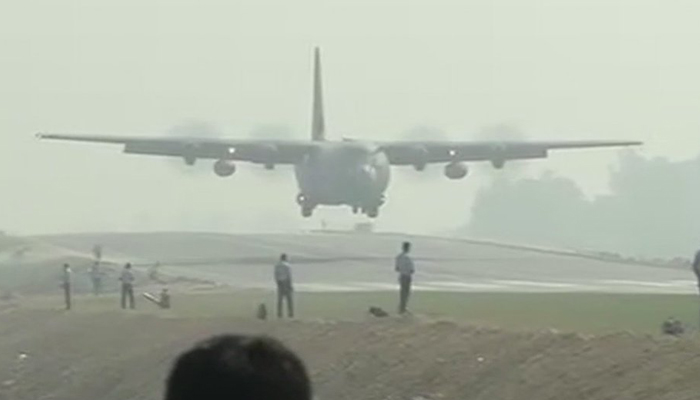 LIVE: C-130J Hercules lands on Lucknow-Agra expressway