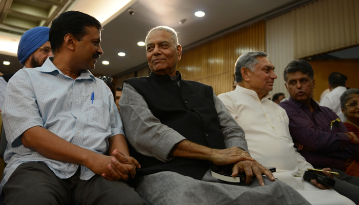 Sinha, Kejriwal share dais, say people will set the course for future