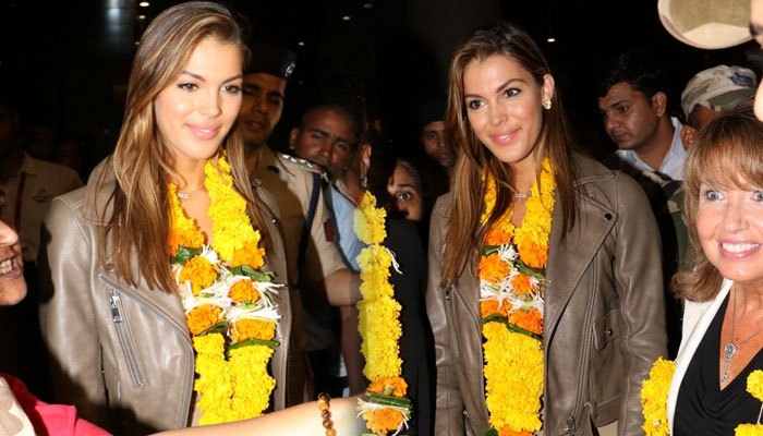 Snaps: Indian style welcome of Miss Universe Iris Mittenaere