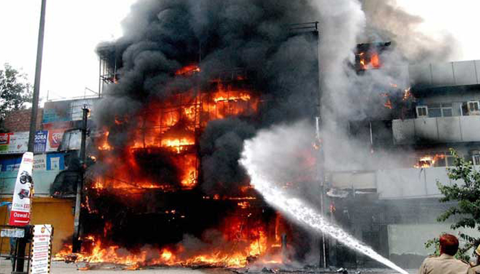 Massive fire engulfs three-storey building in New Delhi