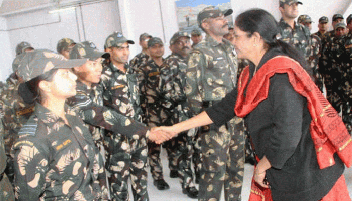 Defence Minister celebrates Dussehra with troops at Siachen