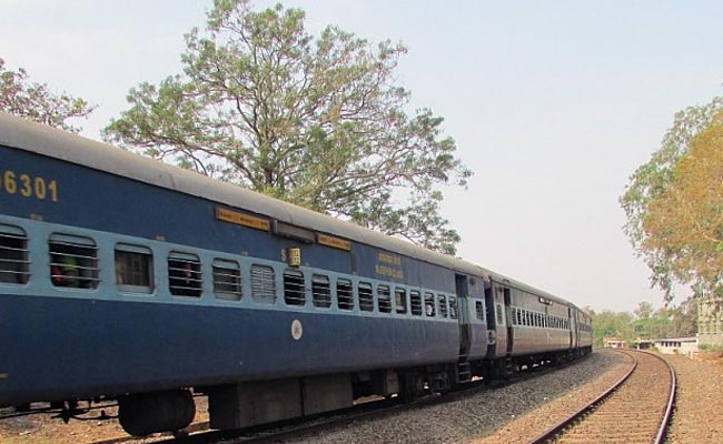 Bihar | Five women killed by a train in Munger district