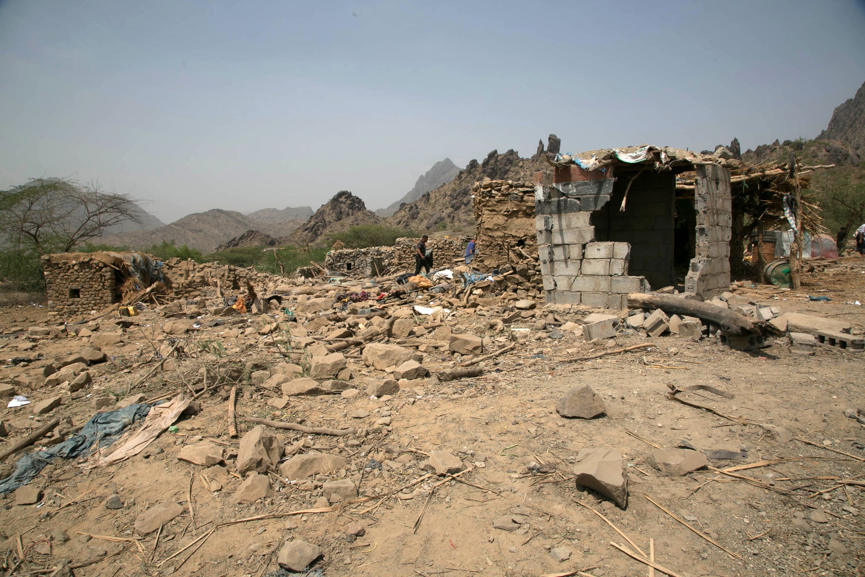12 US airstrikes hit al-Qaeda hideouts in Yemen
