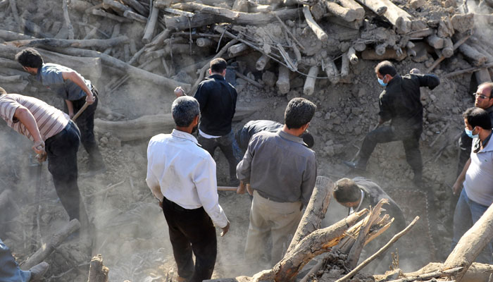 Ninety killed in powerful earthquake near Iran-Iraq border