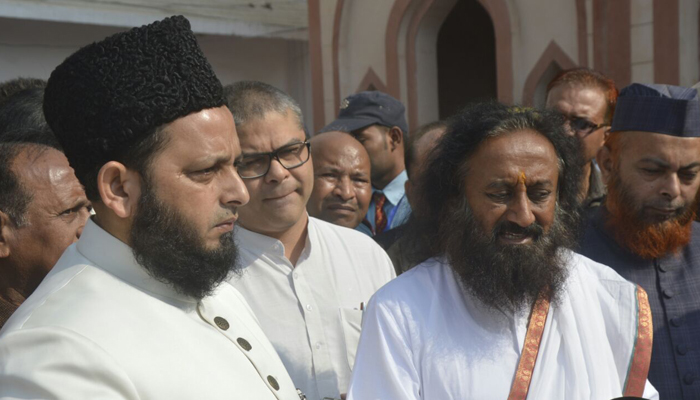 Babri Dispute: Sri Sri meets AIMPLBs Khalid Rasheed in Lucknow