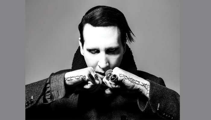 What? Johnny Depp burns Marilyn Mansons underwear!