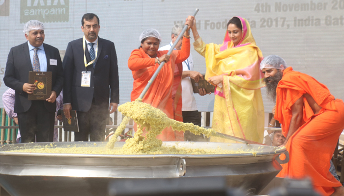 Brand India 918 kg khichdi enters Guinness World Records