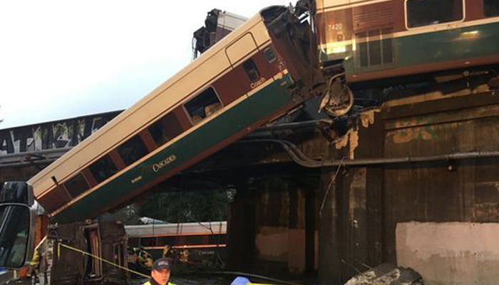 Six killed, 22 hurt Washington states Amtrak train derailment