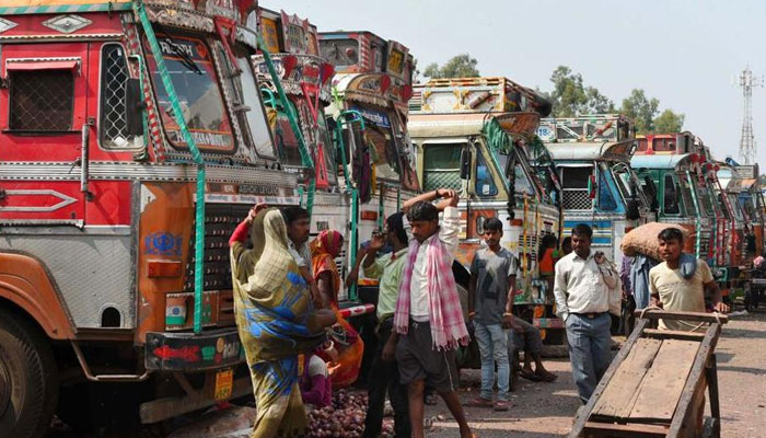 Indefinite nationwide truck strike begins against increasing diesel prices