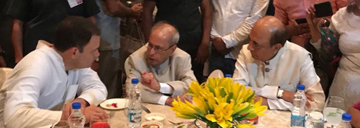 Pranab Mukherjee attends Rahul Gandhis Iftar party
