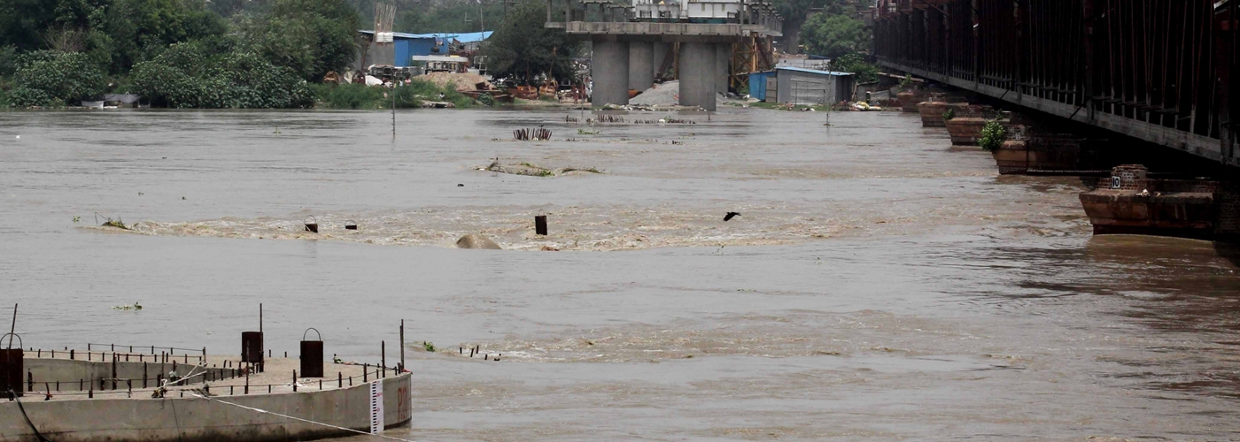 Yamuna flows above danger mark, Sisodia reviews evacuations
