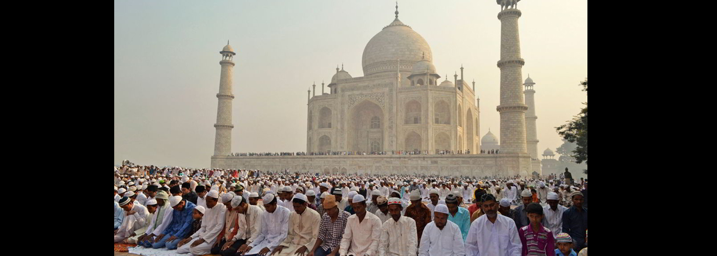 SC bans outsiders from offering namaz in Taj mosque