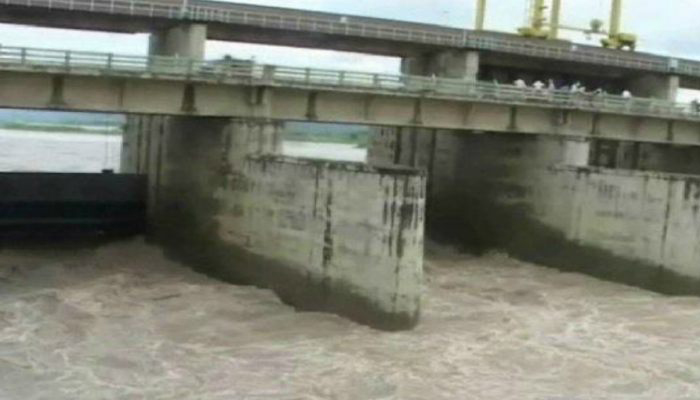 Haryanas Hathnikund barrage releases water, floods threaten Delhi