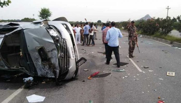 NTRs son Harikrishna dies in road accident 