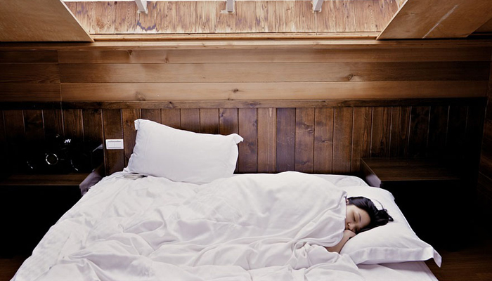 Less than 6 hours of sleep linked to hardened arteries