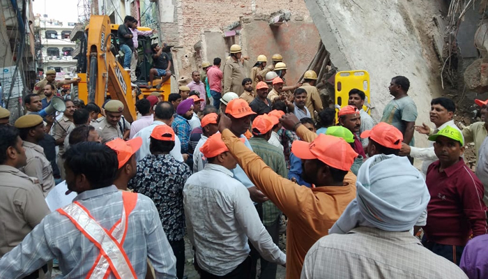 Kejriwal orders magisterial probe, compensation in Delhi building collapse