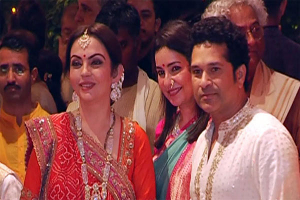 Bollywood stars celebrate Ganesh Chaturthi at Ambani's bash