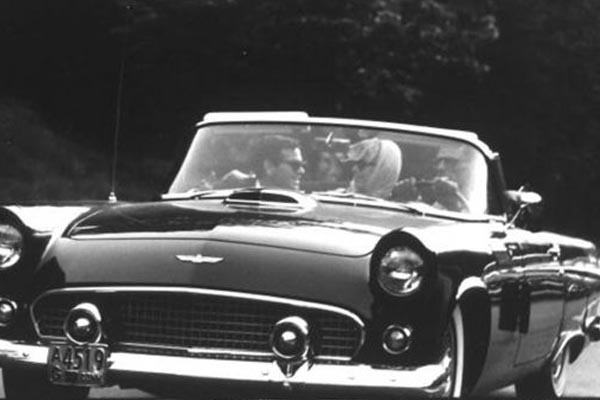 Marilyn Monroe's wedding car black Ford Thunderbird up for auction