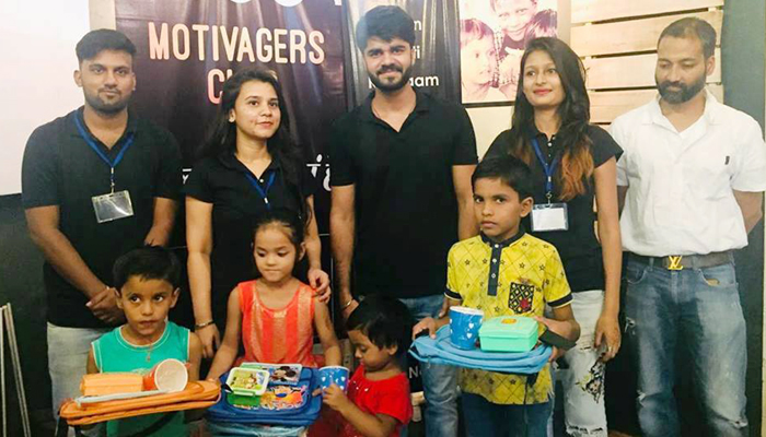 Motivagers Club, AWF gift smiles to underprivileged children