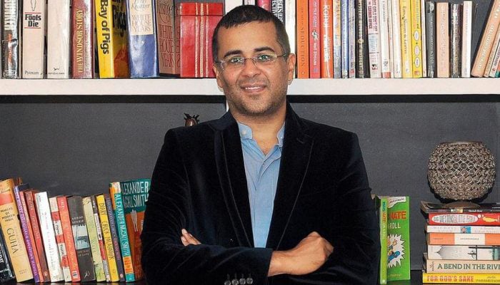 Chetan Bhagat makes fourth mistake of his life; woos a woman online