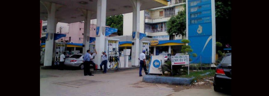 Demanding VAT cut, Delhi petrol pumps to shut on October 22-23