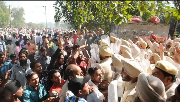 Police injured as Amritsar tragedy protesters take to stone-pelting