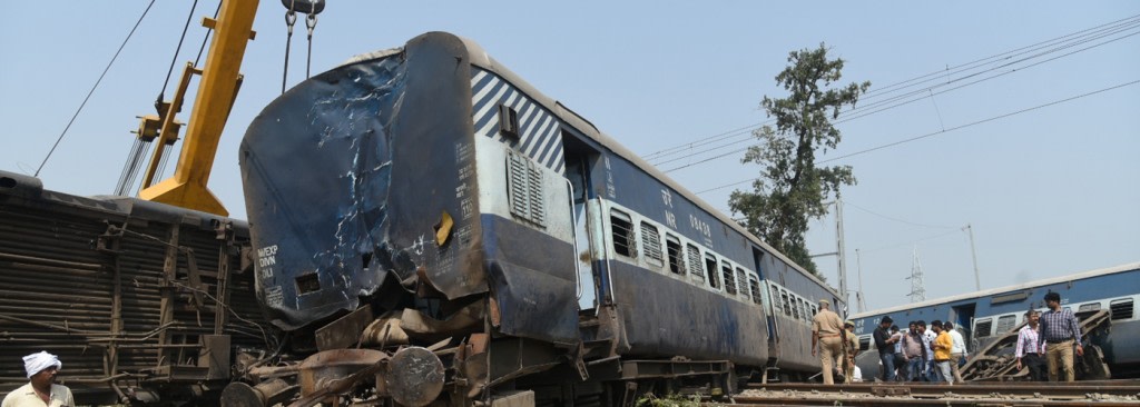 New Farakka Express derails in Rae Bareli in UP, 7 dead