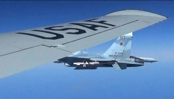 Russian fighter jet intercepts US reconnaissance aircraft at high speed