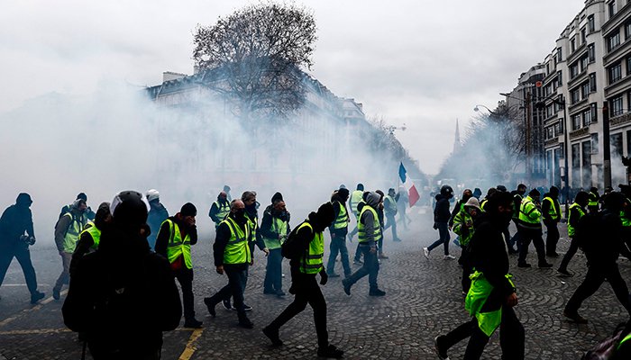Prez Macron to hold meeting over yellow vest protests