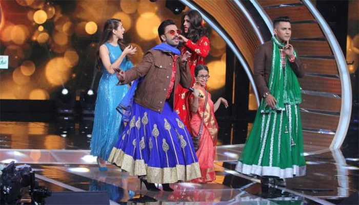 Sara Ali Khan, Ranveer Singh promote Simmba, dance to Aankh Marey on Sa Re Ga Ma Pa